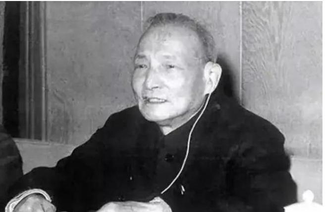 1979年，有人建议要保留汪东兴的职位，但是陈云却认为，如果让他再继续担任，就算