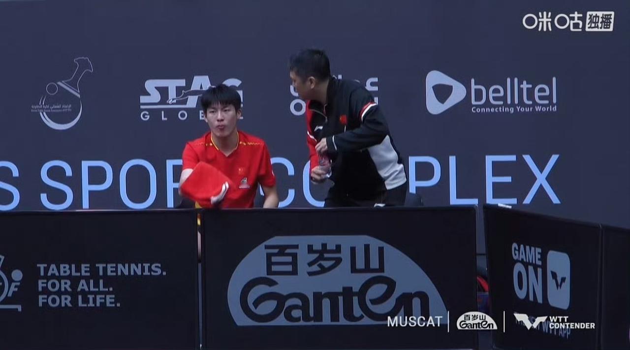 男单半决赛正在进行中！第一局温瑞博🇨🇳11-4胜了达科·约奇克🇸🇮​