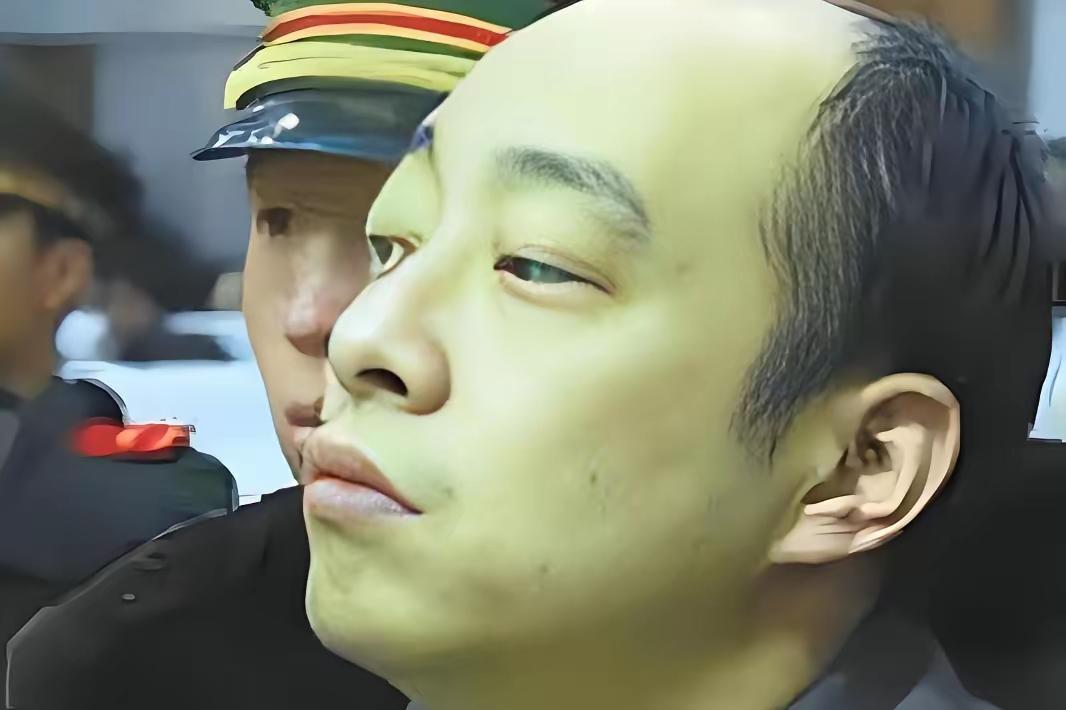 这是一个曾在枪林弹雨中连眼皮都不眨的法外狂徒，一个年仅25岁就让整个太原地下世界