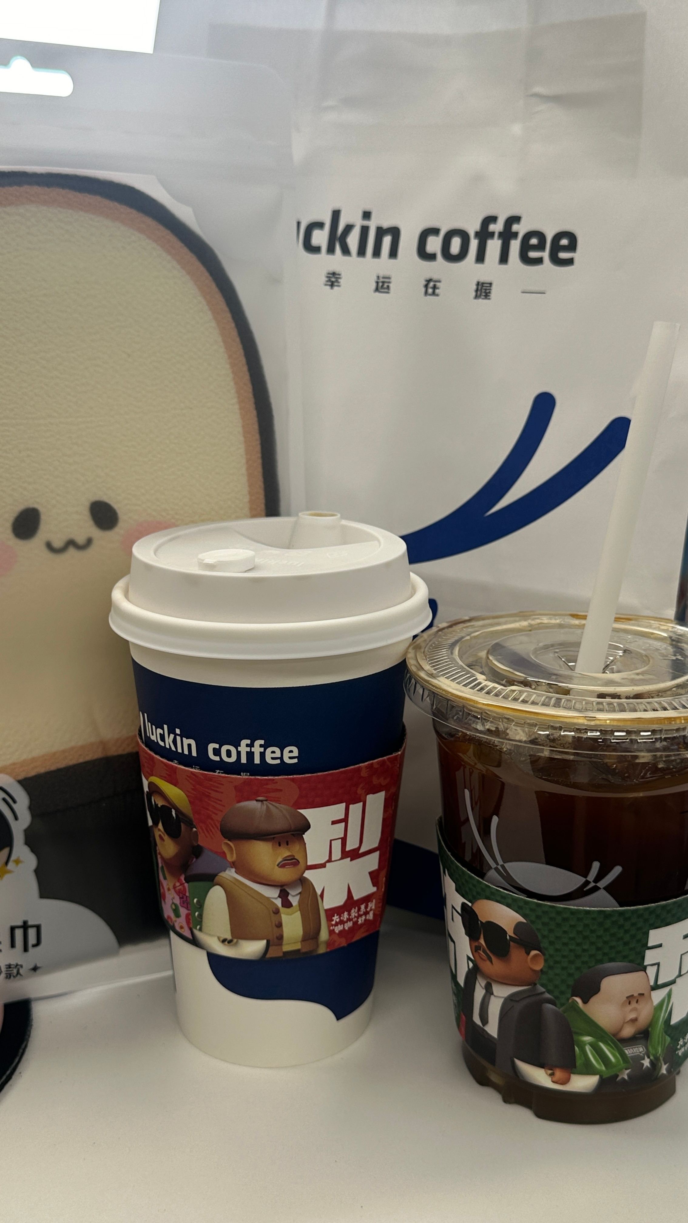 都说奶茶冰块脏，在瑞幸干过的朋友和我说：别看瑞幸冰多，但是瑞瑞的制冰机每天都要