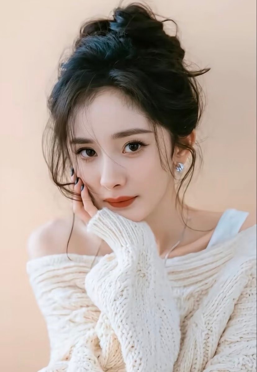 内娱热门女明星超话发帖量TOP9：TOP9杨幂TOP8杨颖TOP7赵丽颖T