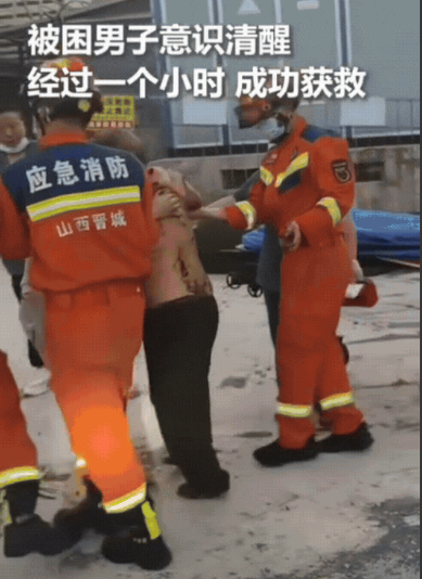“火到人民日报了！”山西，男子上厕所时，不慎掉进旱厕，整个人都陷进粪便里，他也不
