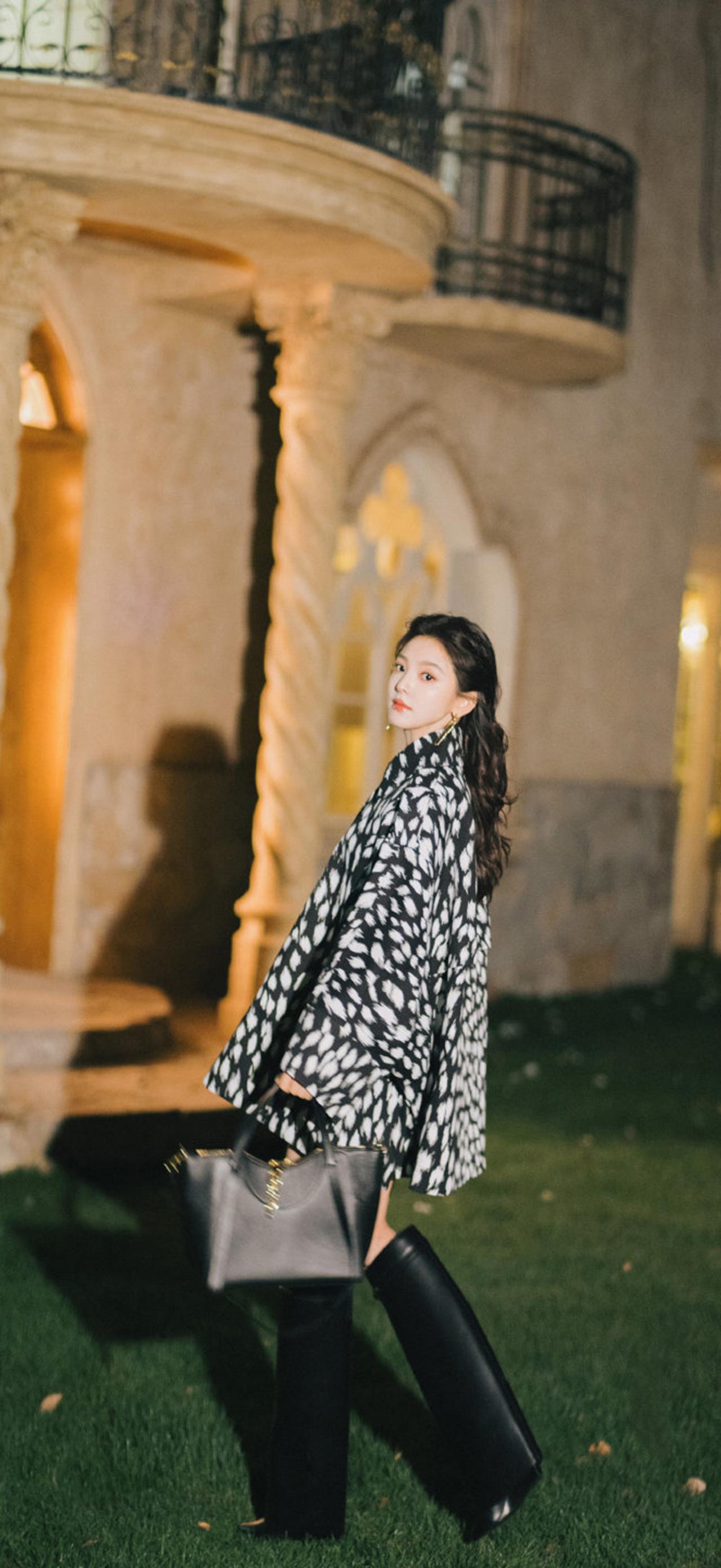 美女壁纸-第5952期-章若楠