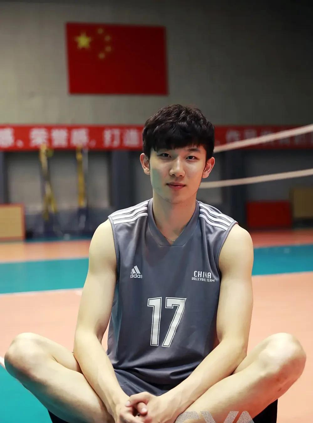 随笔。世锦赛中国男排对巴西。第二局巴西男排以25：23胜。