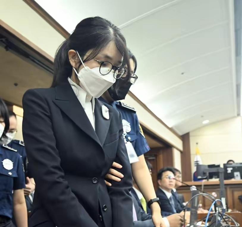 这个时候的她，想的是什么？应该没有懊悔，也没有害怕，而是觉得自己要的，为何就得