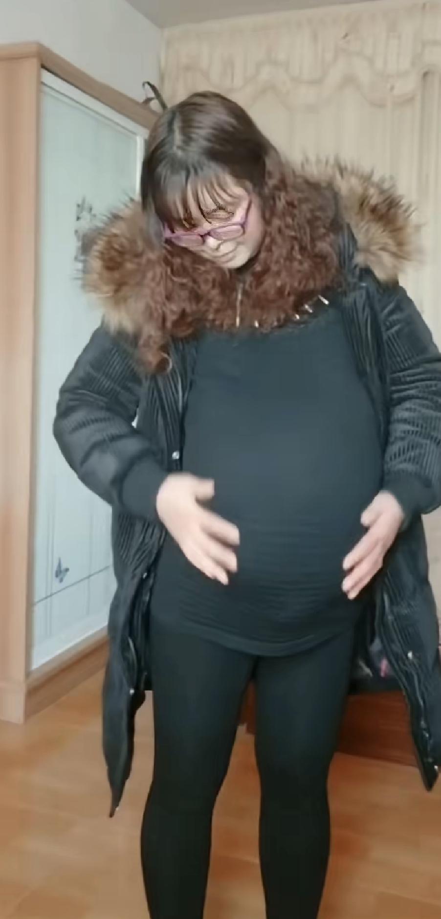 44岁怀双胞胎，儿媳微信发来“别生了”，预产期只剩五天。她自己挂号、做胎心监护