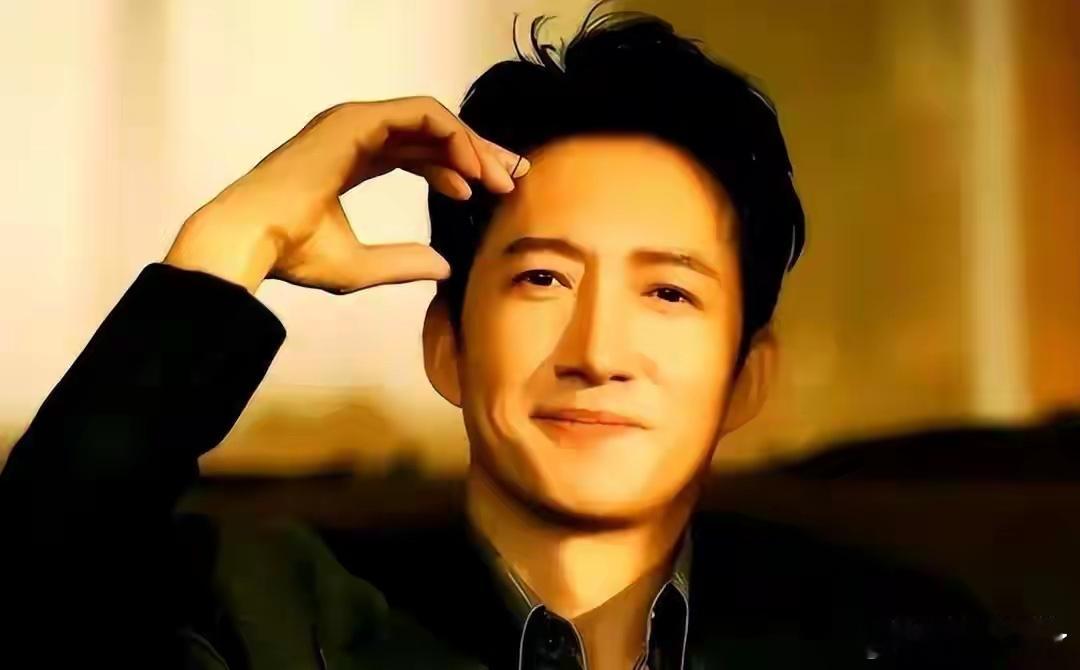 和蒋欣相恋多年，他转身娶了小4岁娇妻，如今妻子和他红透半边天