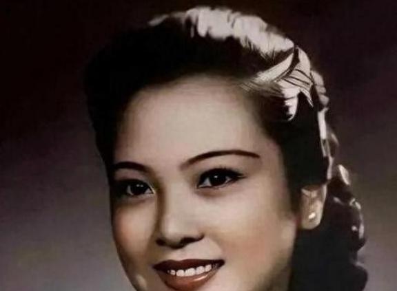 1941年一天深夜，戴笠把他的秘书周志英抱到了床上，两人一番激情过后，周志英依偎