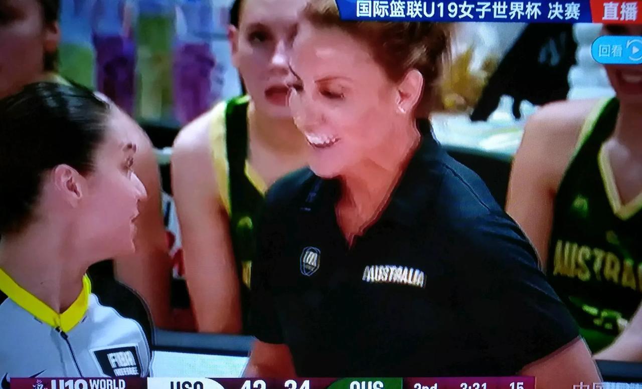 看了U19世界杯决赛，竟然是澳大利亚女篮对战美国队，而且还有差点逼平比分的时候。