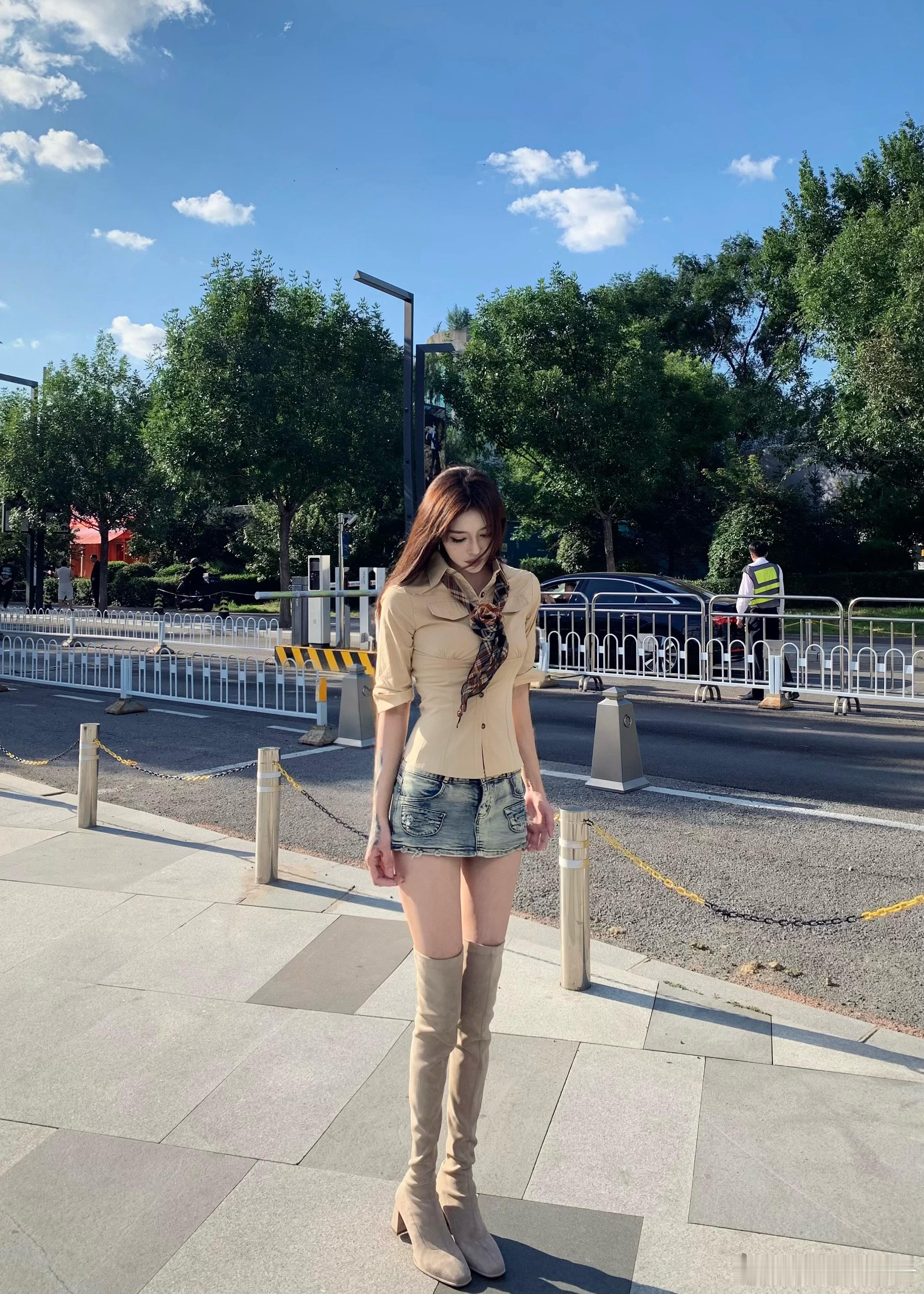 喜欢酒杯腿奈何自己是筷子腿​​​