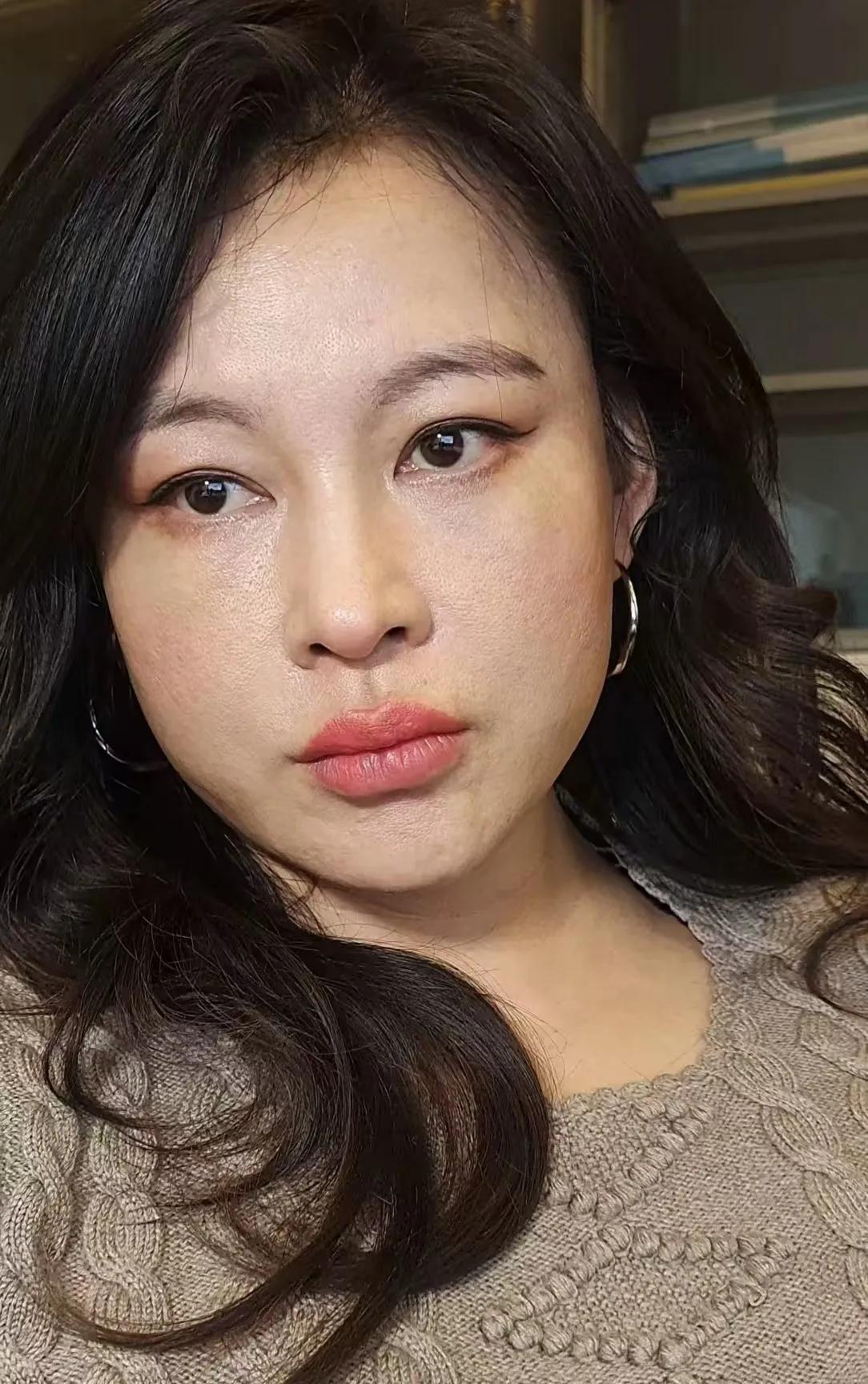 我闺蜜真是想钱想疯了。她女儿是嫁到外地的，没几年就离婚了，离婚了没地方去，就回