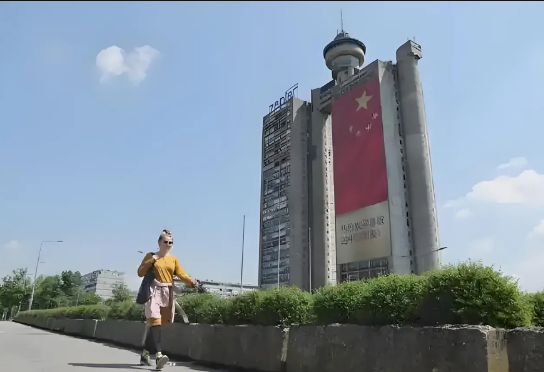 中国宣告将参与5月9日莫斯科红场阅兵，斯洛伐克、塞尔维亚随即表态响应。中方公