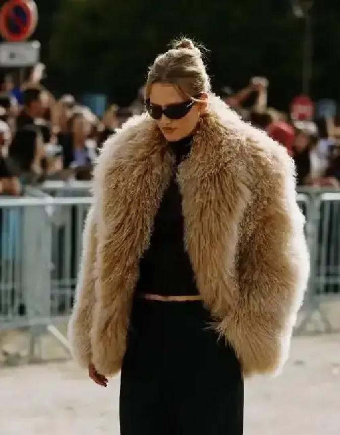 朱珠的皮草穿搭火了，但这背后是时尚业的彻底变天。现在谁还只顾奢华？环保才是