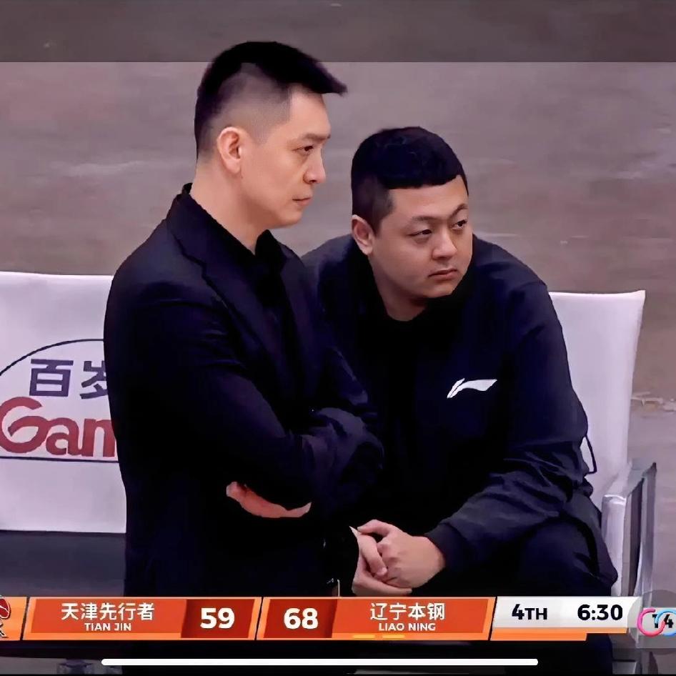 3场比赛下来！不知道球友们发现没有？我们的主教练杨鸣越来越自信了！一改热身赛的颓