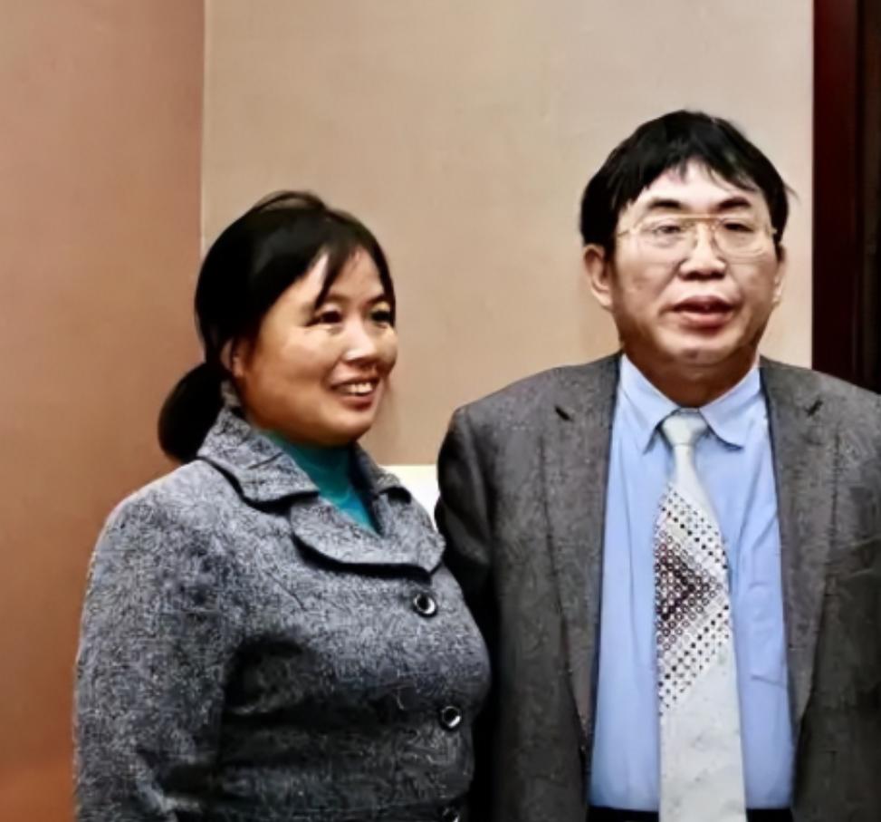 灵堂里，一个从安徽赶来的女人，哭到几乎昏厥。她不是亲属。是三十九年前，聂卫平家里