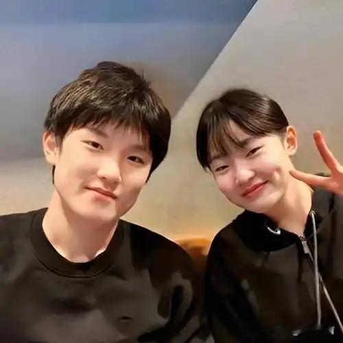 张本兄妹：赛场态度，天壤之别同样是一母同胞的兄妹，张本美和与张本智和在赛场内