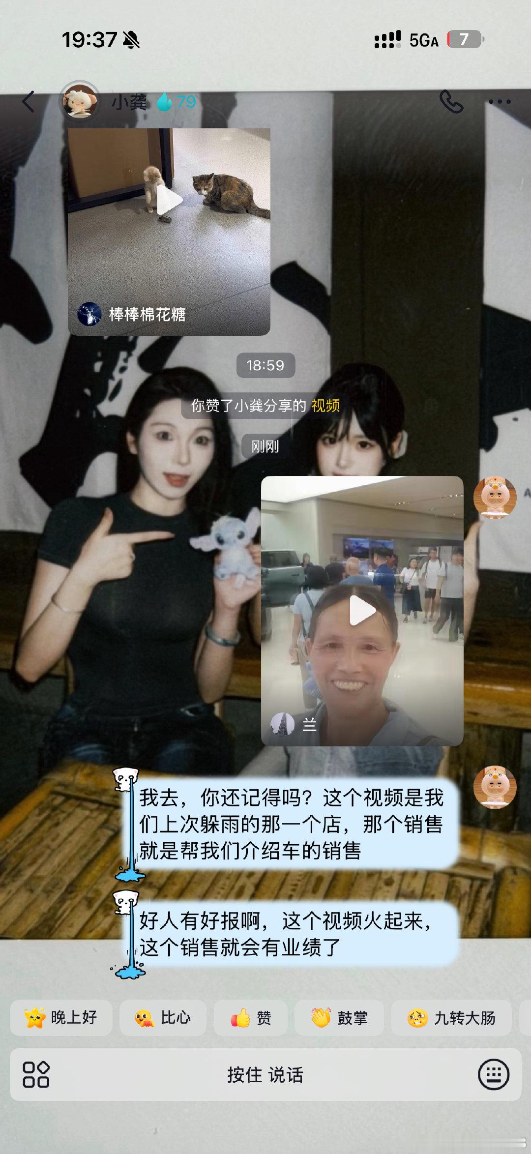 天呢上次跟小龚逛街突然下暴雨躲进了这个小米的汽车店，当时就在那边随便看看新发布的N90，有一个小哥特