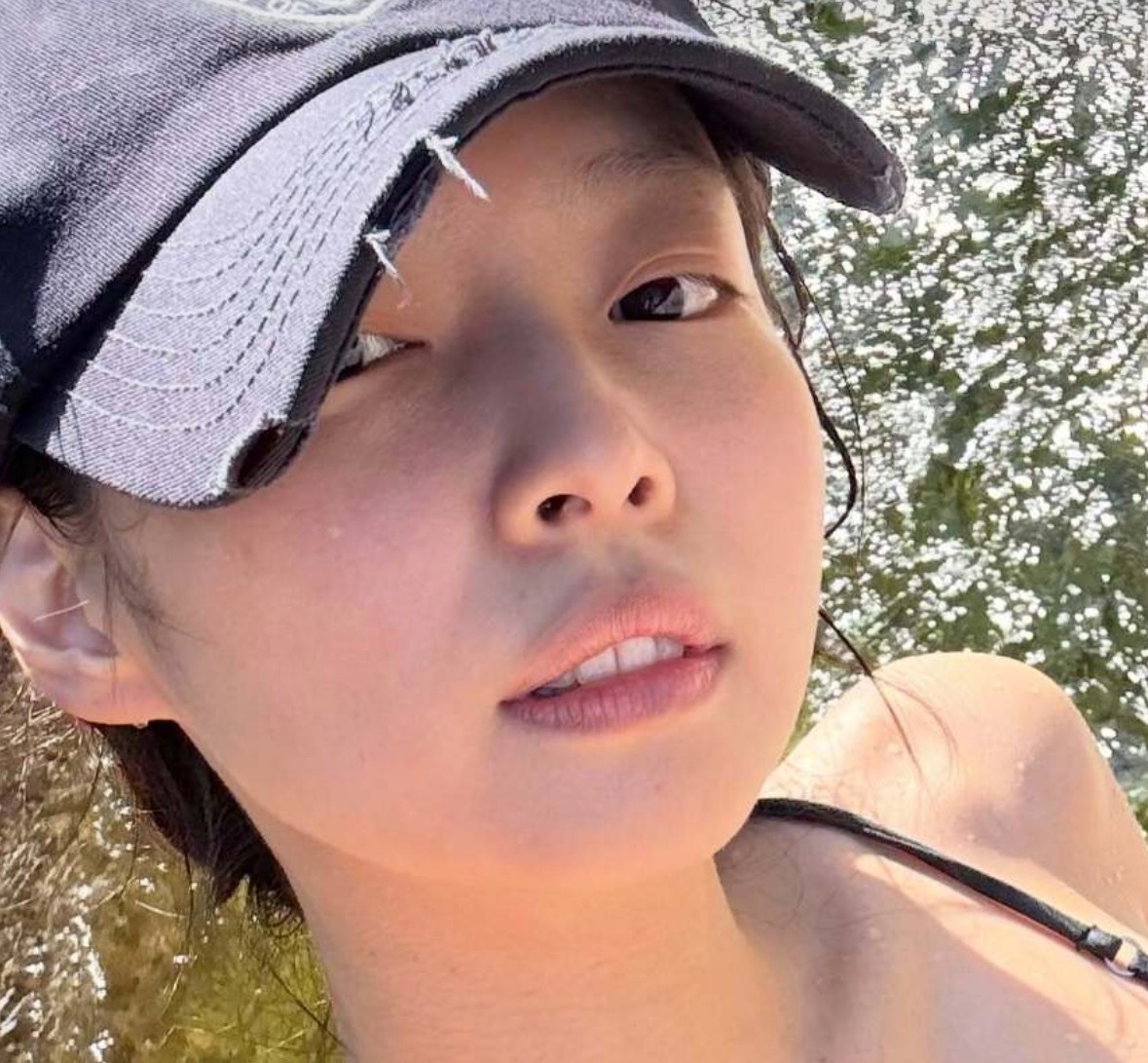 推上热议Jennie本想靠比基尼博眼球没想到啊鼻子里有小零食引发网友爆笑​​
