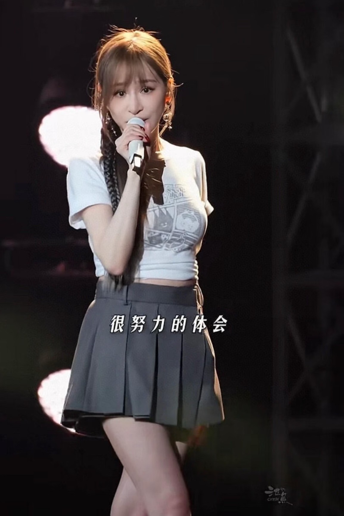 王心凌演唱会少女感十足，太会穿啦！！