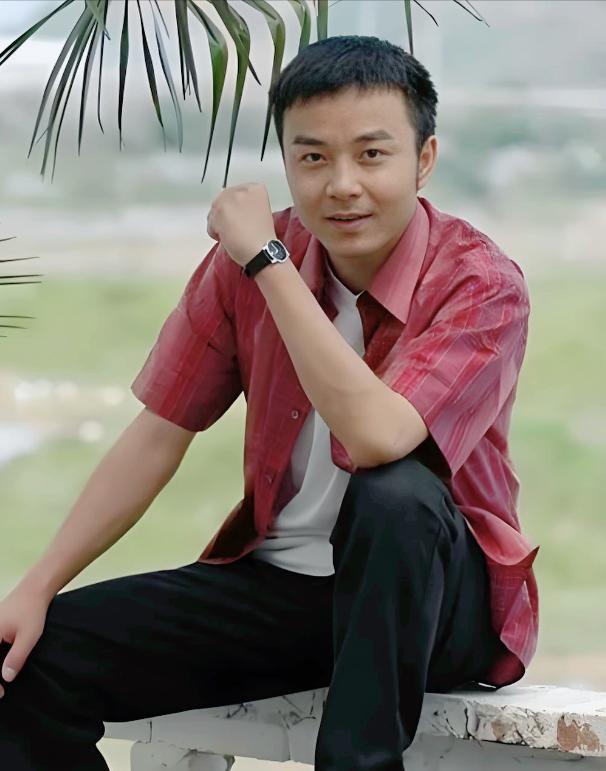 张卫健有头发的时候，和汪涵这两个人有时候傻傻分不清。汪涵似乎很久没有他的消息