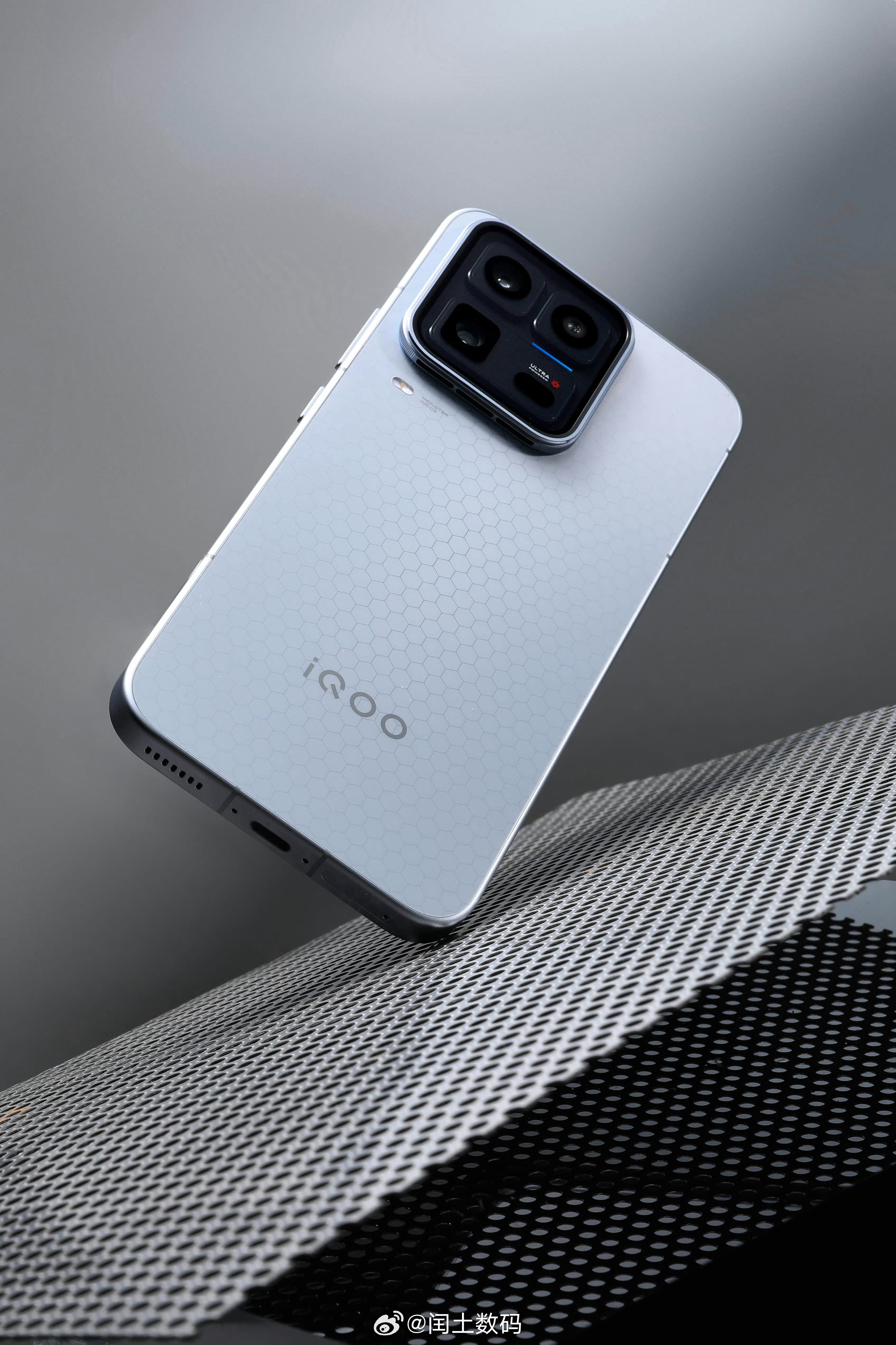 iQOO15Ultra影音体验拉满，iQOO15Ultra配备战鼓大师对