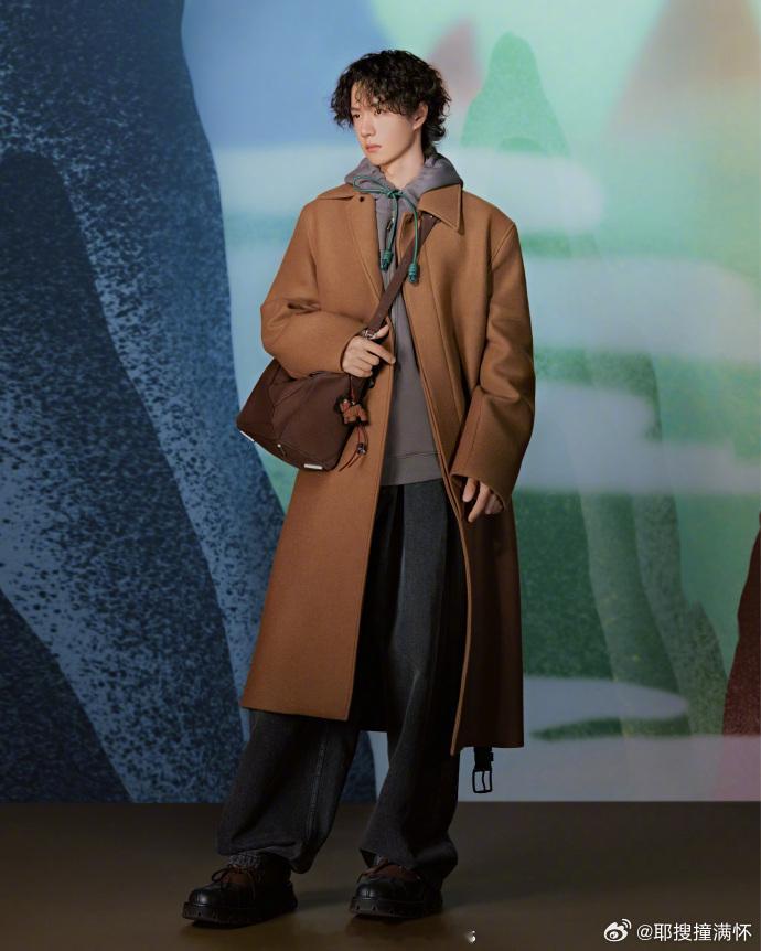 王一博马年新春广告王一博LOEWE马年新春广告王一博的LOEWE马年新春广