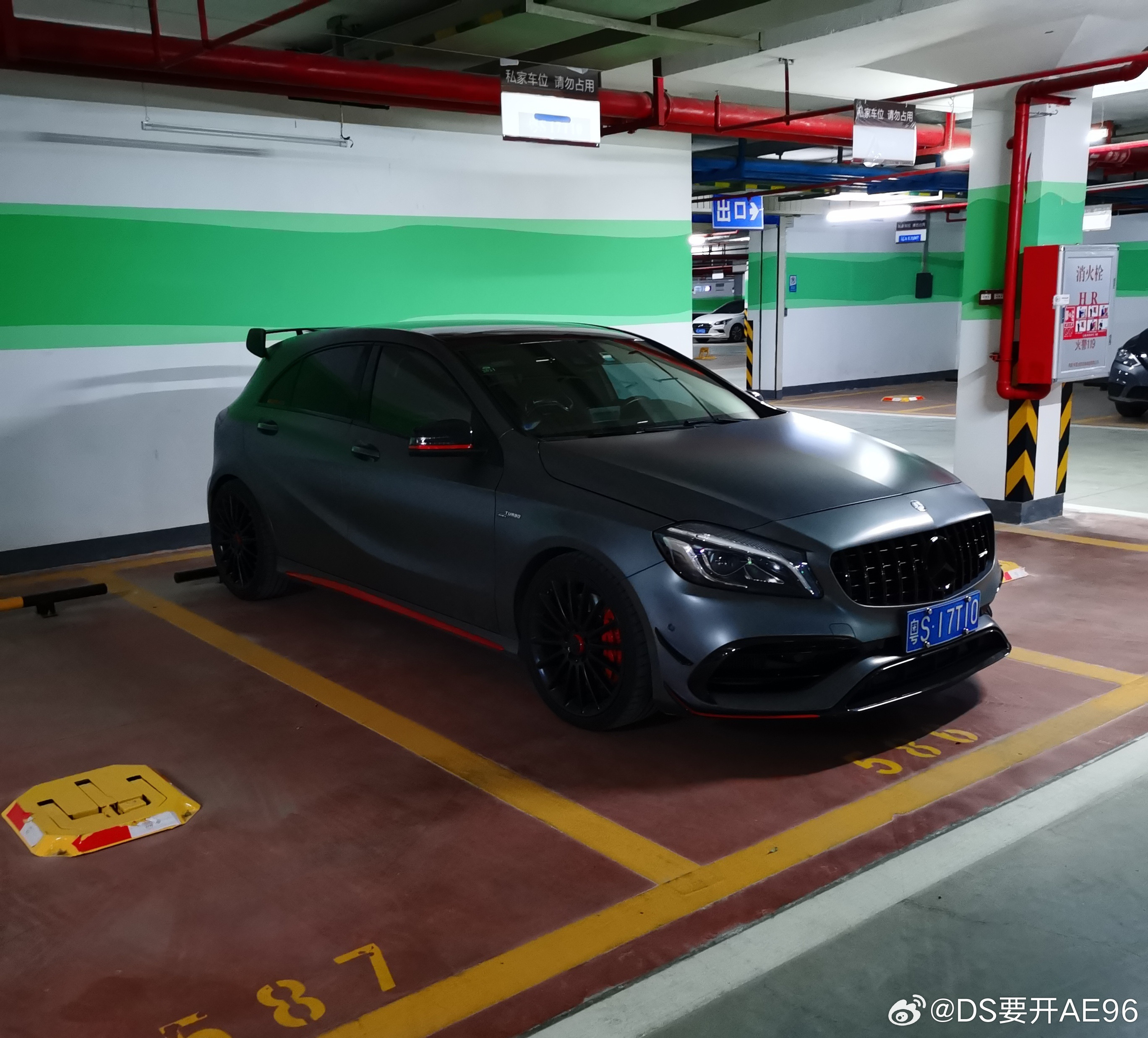 突然感觉好多天都没有见到邻居的A45AMG了，以为是邻居卖了换新车了，所以微信