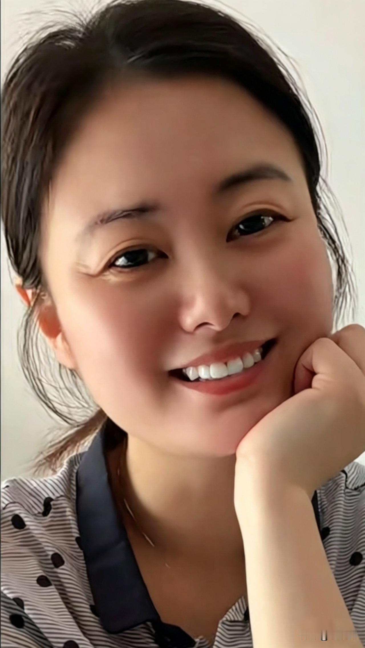 见过很多笑脸，唯独这张，真诚得让人心里舒服。
