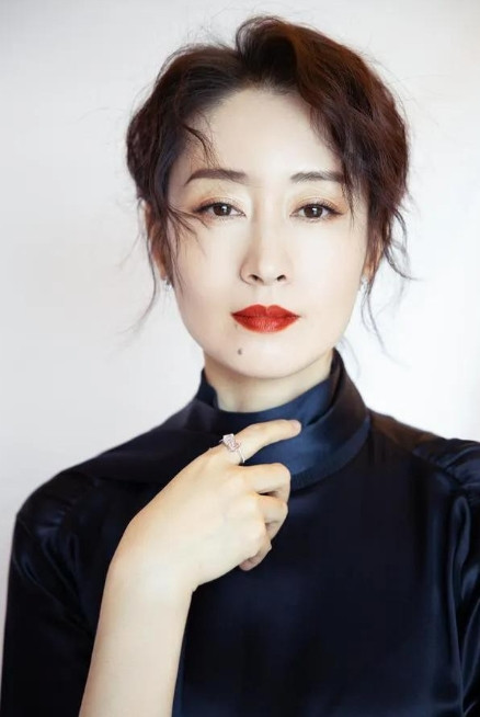 2013年，刘敏涛向富豪老公提出离婚，没想到老公哈哈大笑:“就你这样还想离婚？如