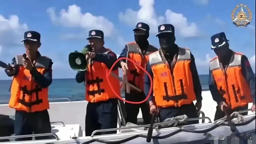 南海方向海警的装备VS西南边境战士的装备。其实菲律宾应该清楚，对他们我们已经