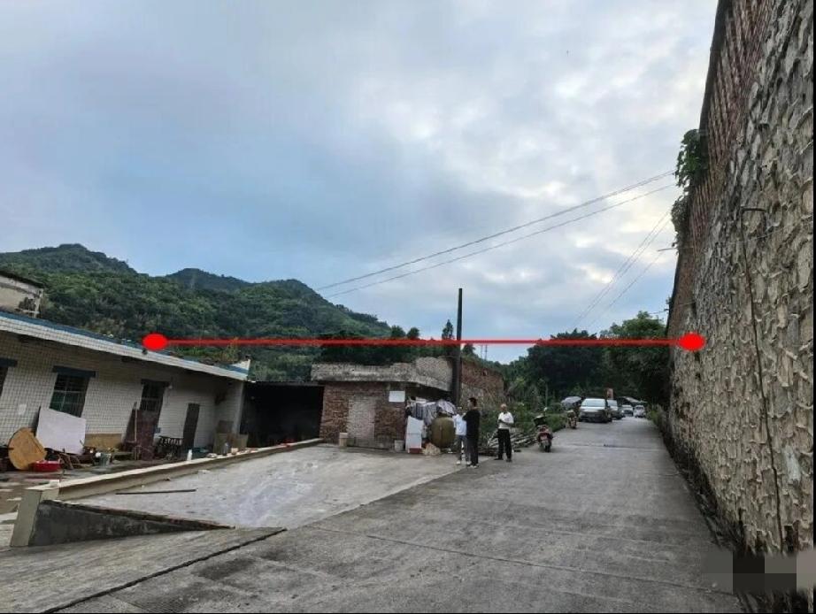 我问我那个学土木工程的四川舅舅，四川宜宾升学宴上那堵墙到底是怎么坍塌的？我舅舅