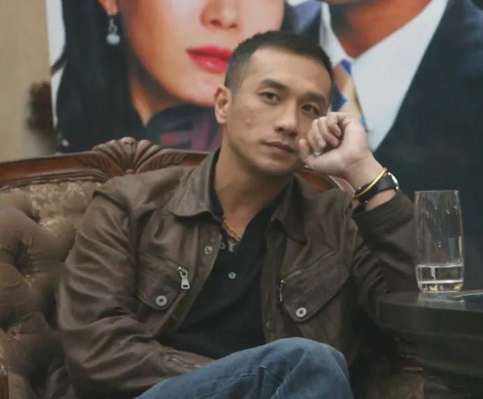 真是没想到黄觉之所以来北京做北漂竟是因为他黄觉是广西壮族自治区的孩子，18岁