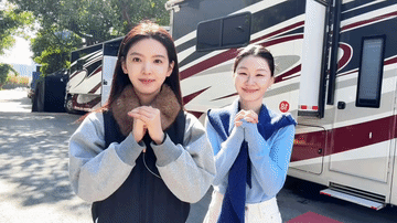 金靖除了长得不够漂亮，其他都是顶配，这小脸，居然比章若楠小了那么多，即使金靖站在