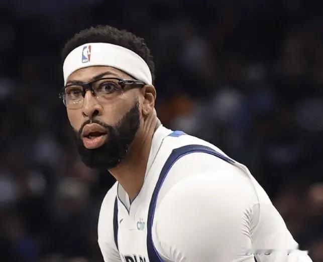 在最新一期ESPN的《HowdyPartners》节目中，记者TimMacM