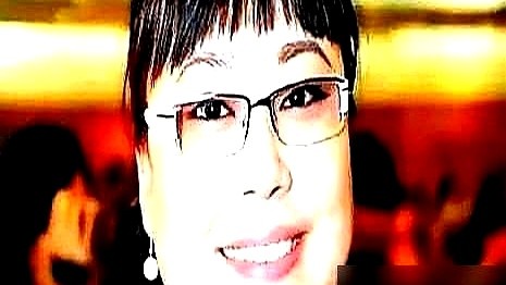 张国立拿上百万，李菁菁拍半年才给8万，还要求全素颜出镜。当年拍《金婚》，她气得想摔剧本走人，被亲妈一