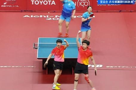 8比10落后,王楚钦/孙颖莎连拿5分逆转;3比4落后,两人再度连得4分锁定胜局。