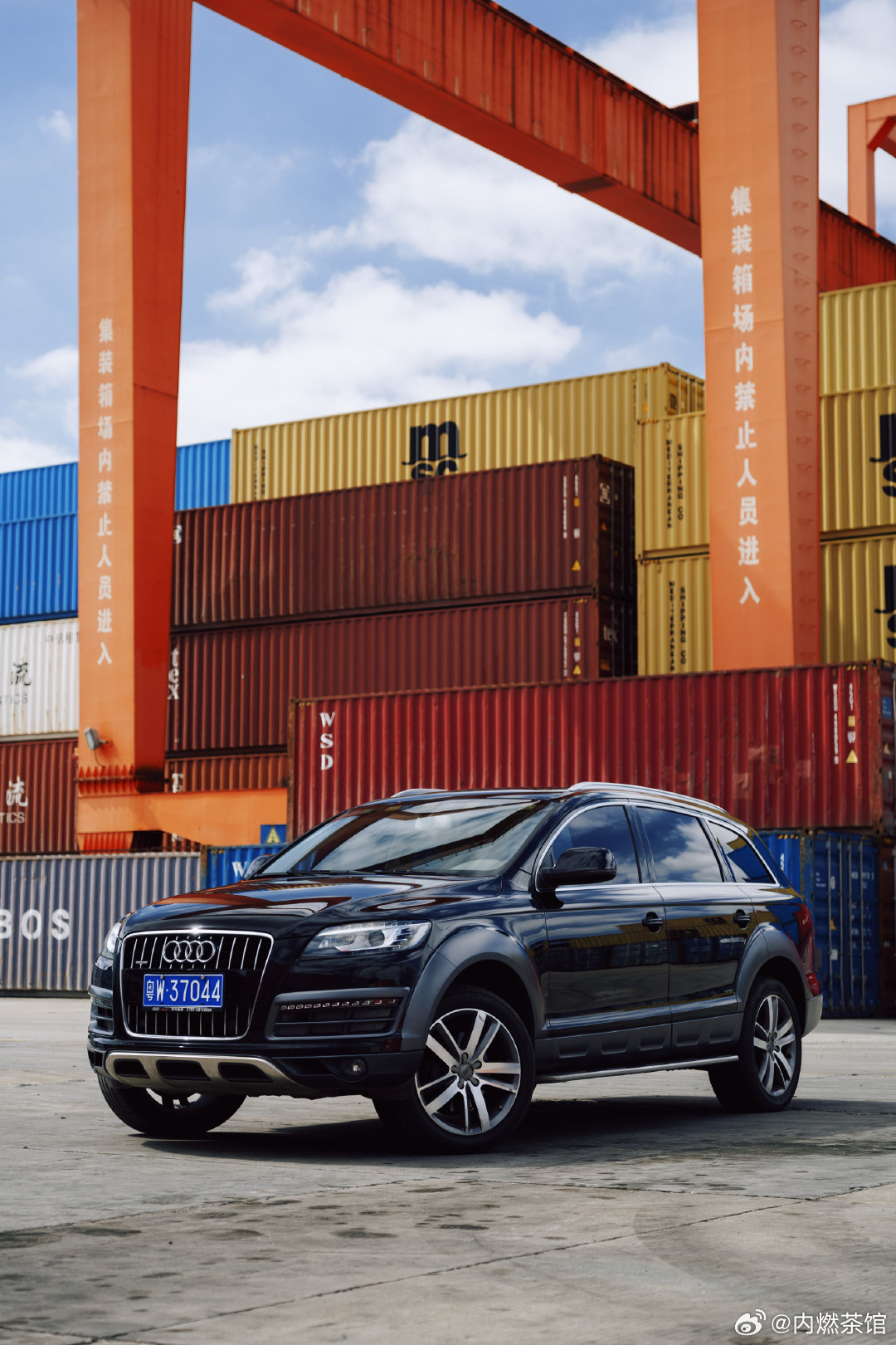 纪念一下这台美丽的奥迪Q7，经过了一千多公里的深度体验之后前去武汉服役。神奇的是