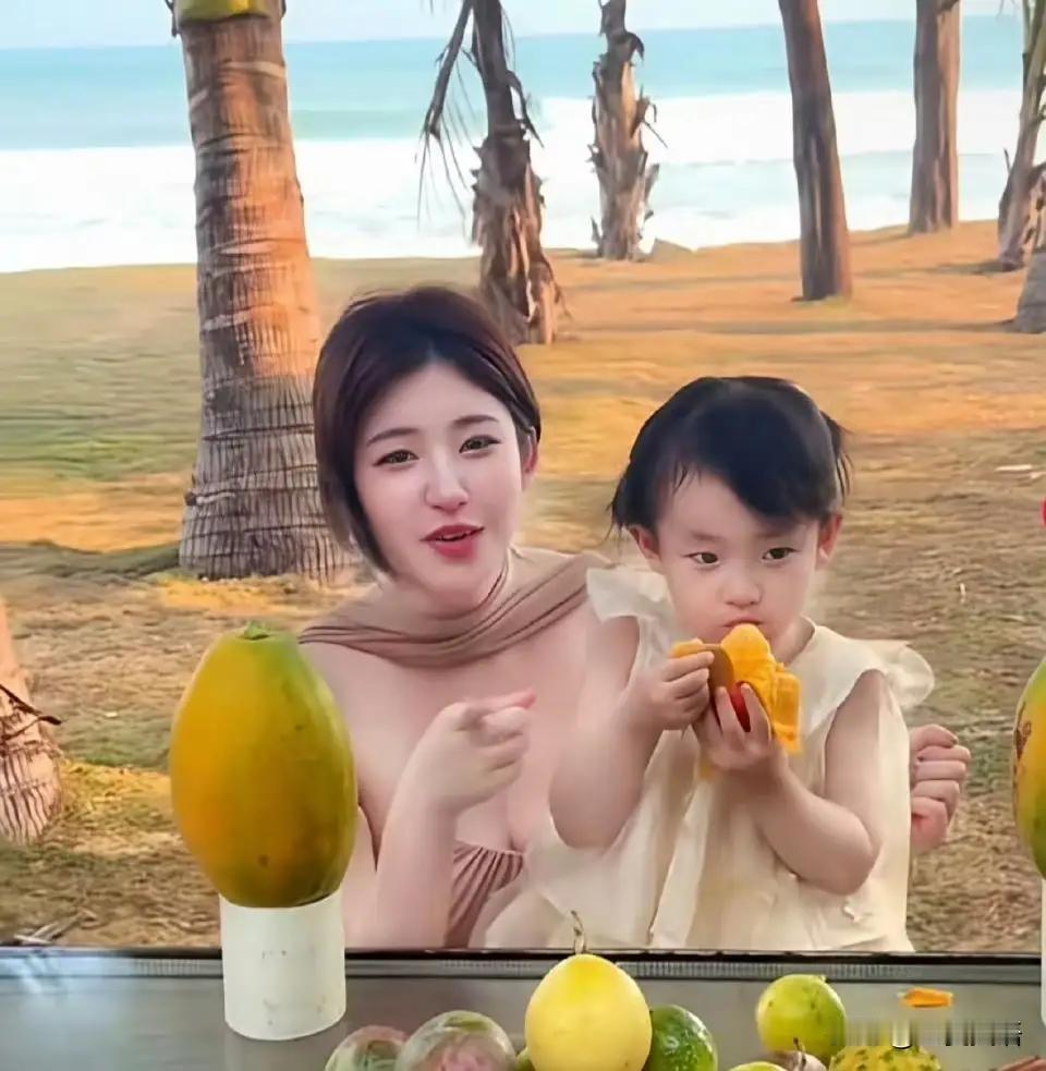 黄一鸣前男友，实名开麦爆料了，称自己和黄一鸣认识16年了，更是曝光女方曾被60岁