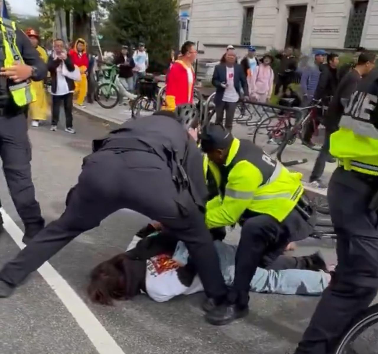 这一次，美国华盛顿警察把一些华人打惨了！面对华盛顿一些华人民族败类，美国警察毫
