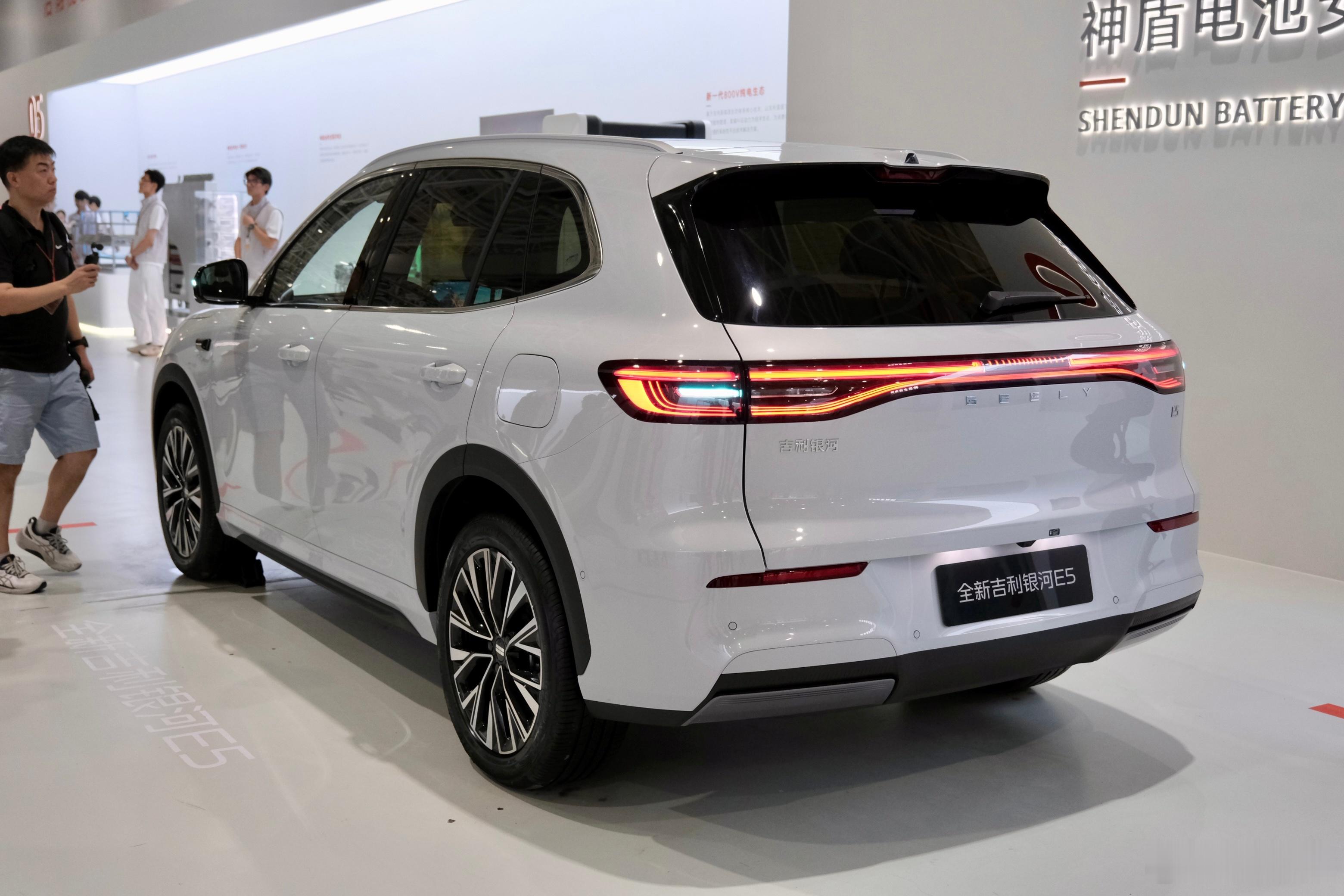 全球AI智充SUV来了！全新吉利银河E5正式上市：限时先享价9.78万元起#全球量产最快充电速度#9