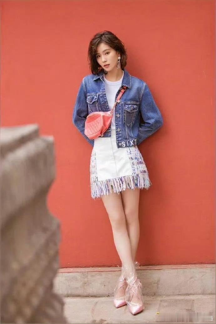 刘诗诗，脚上为什么要套个塑料袋呢？​​​