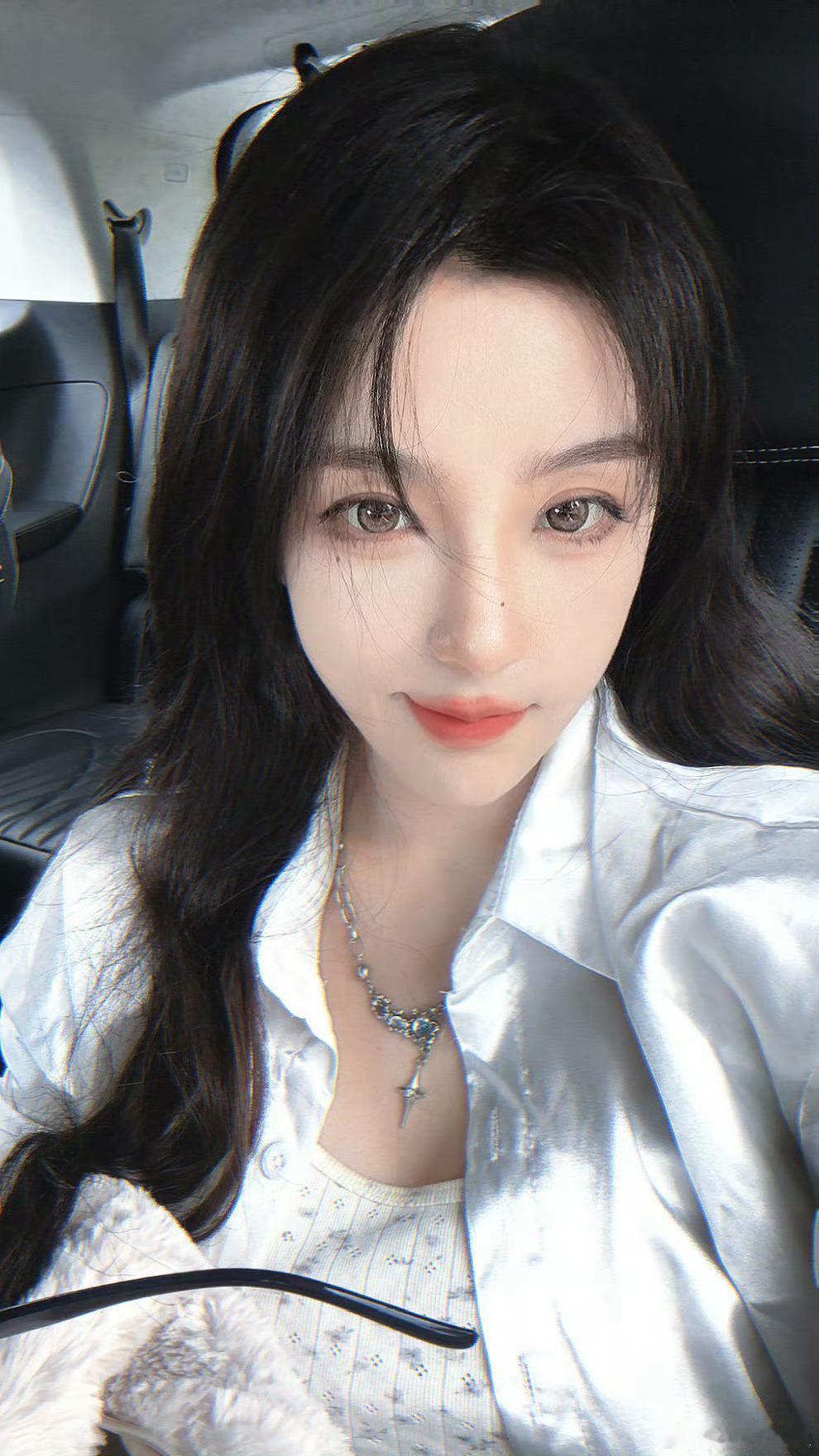 LPL颜值最高峰？LPL美女解说Rita晒照：我说早安你就要说早安(⁎⁍̴̛ᴗ⁍