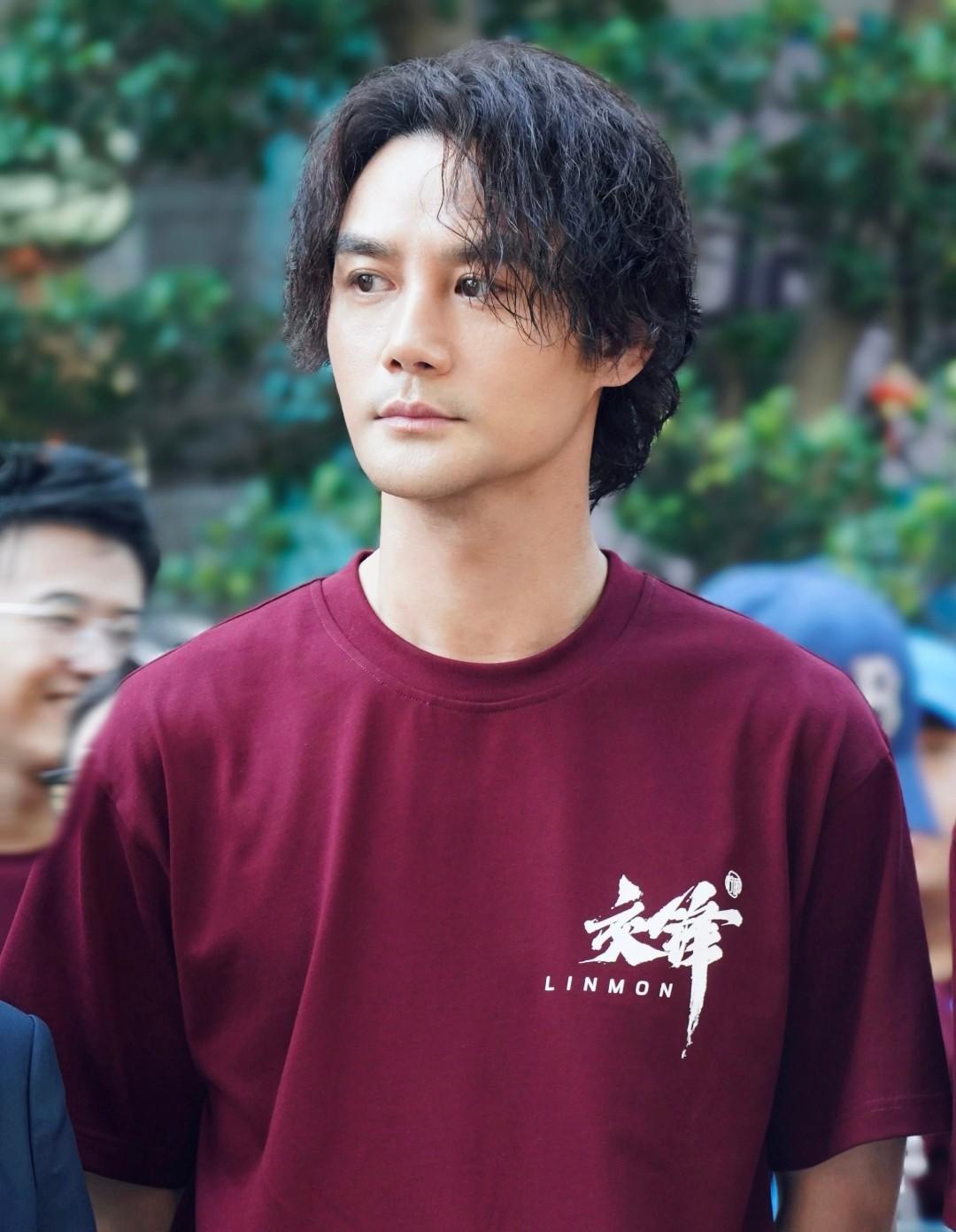 大家发现没？感觉演员王凯复出以后模样像变了似的，鼻子变化很大，鼻梁子比以前高很多