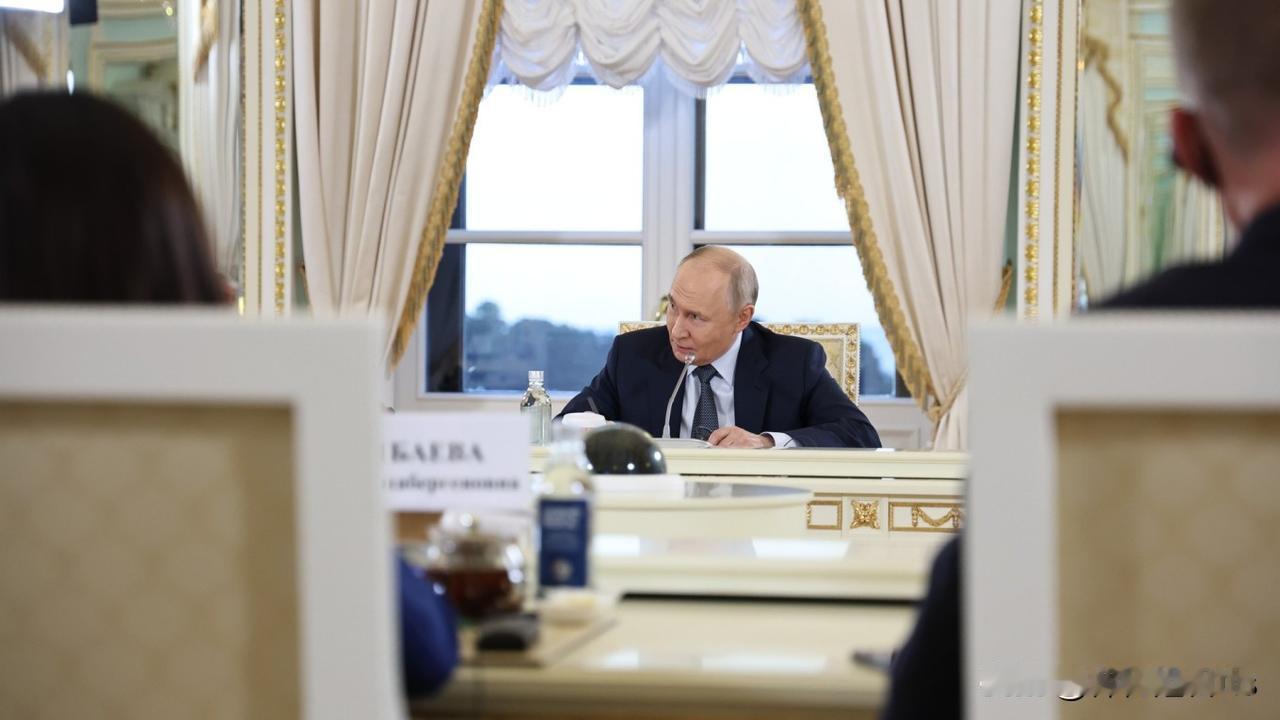 普京表示他可以竞选第六个任期，称俄罗斯与北约之间的战争是“无稽之谈”，并拒绝承认