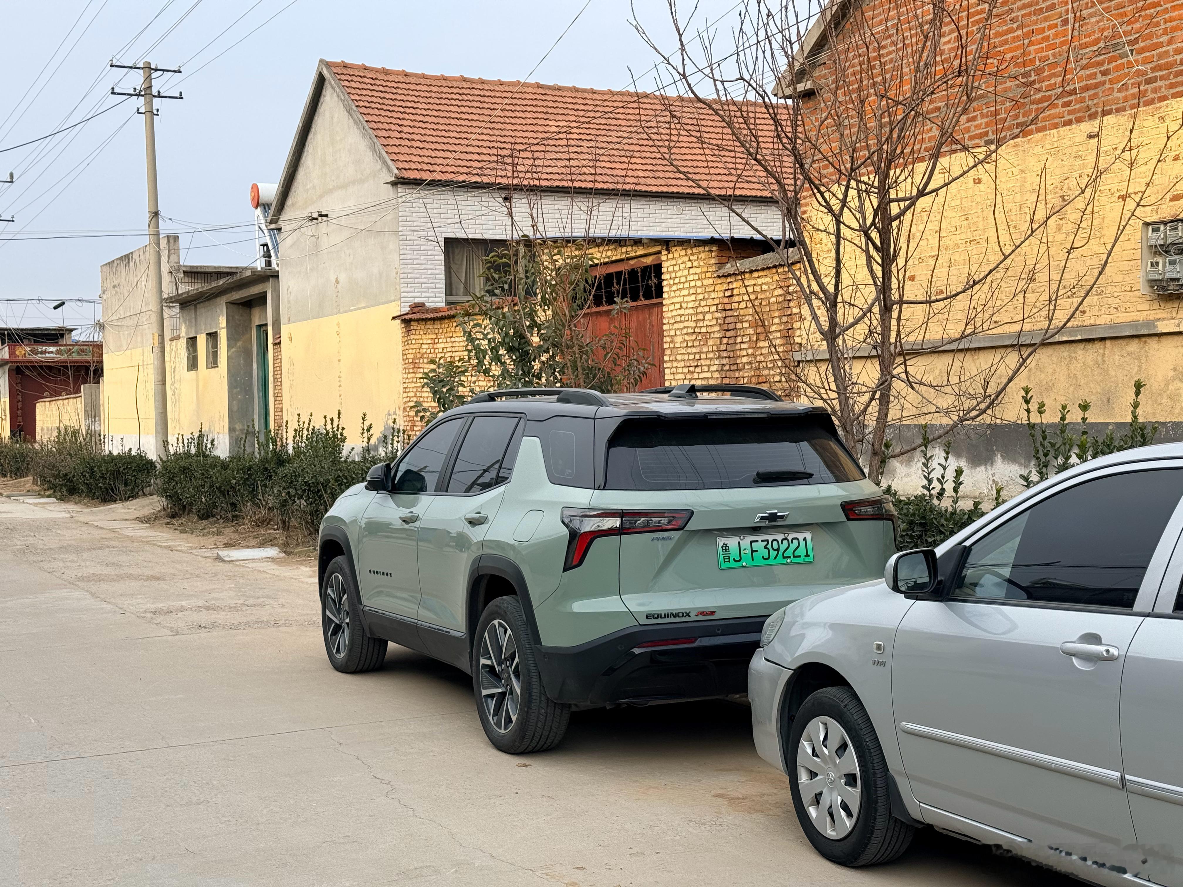 我的两台雪佛兰还在服役，雪佛兰探界者Plus、雪佛兰迈锐宝XL。雪佛兰