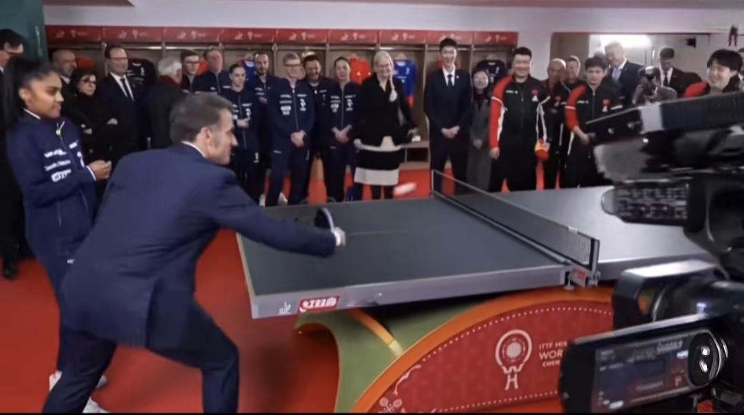 感觉小马很放松啊！又是跑步，又是打乒乓球的！