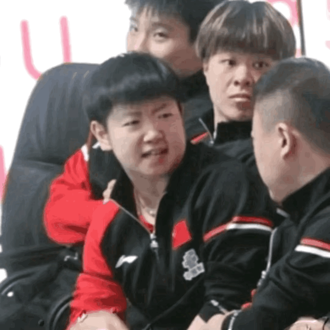 马琳：莎莎，听说你又打大头了，大头这孩子老实，你别……莎莎：我不打他行吗？我让他