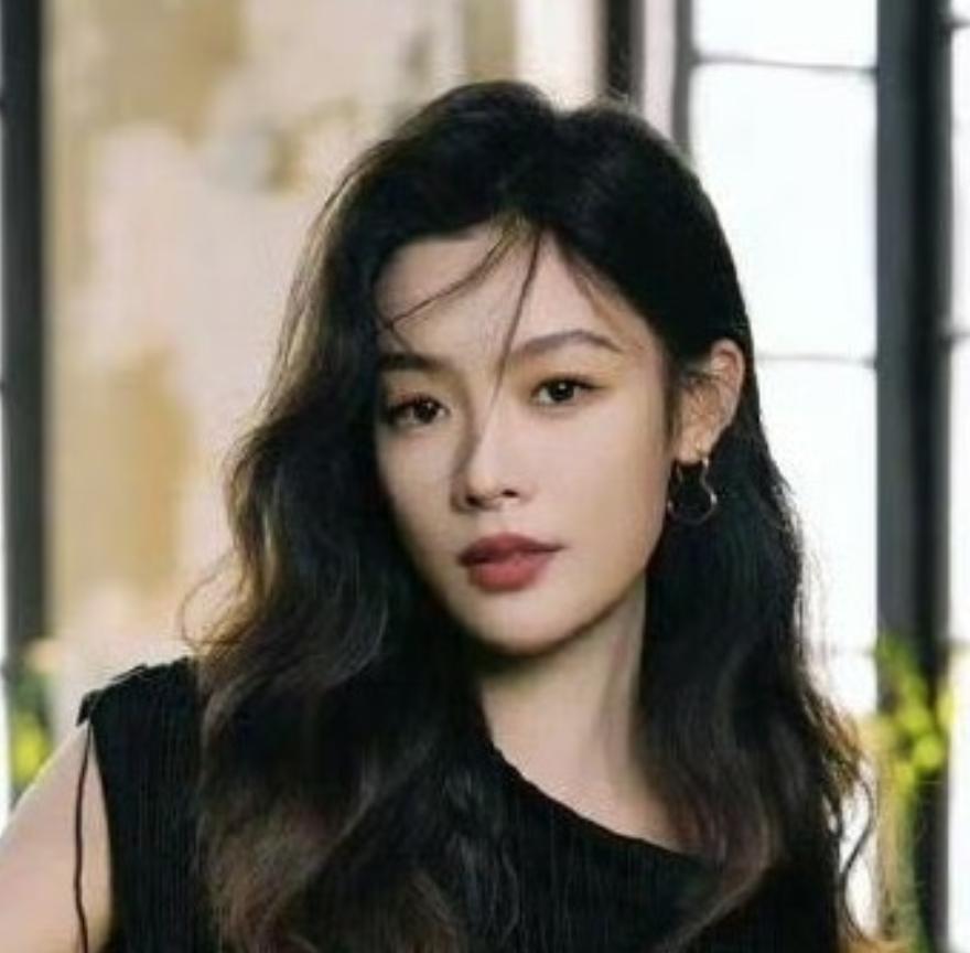 陈丽君，获赔3万元！3月5日，因《镖人》大火的陈丽君，突然冲上热搜，她获赔了