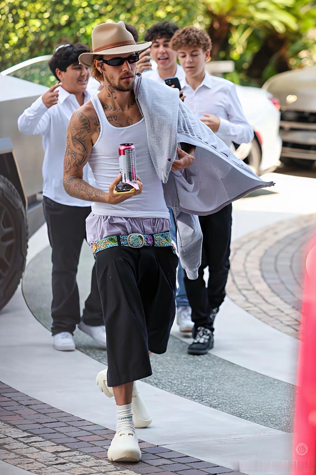 比伯不知不觉由歌星变成了“他今天穿什么”？