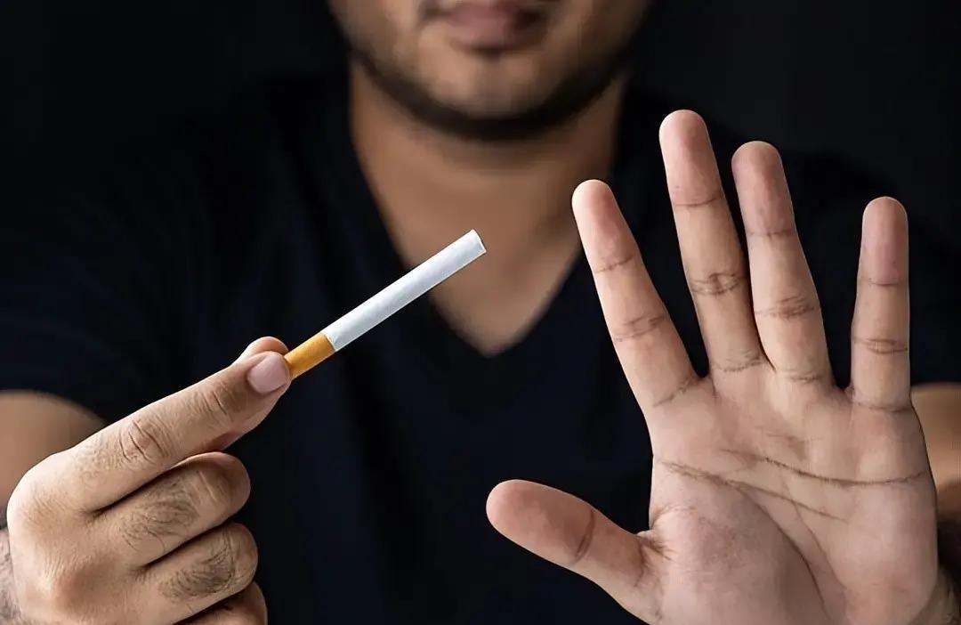 最近在医院门诊，我遇到一位50多岁的王先生，他咳嗽心慌，却总觉得自己抽烟没事，这